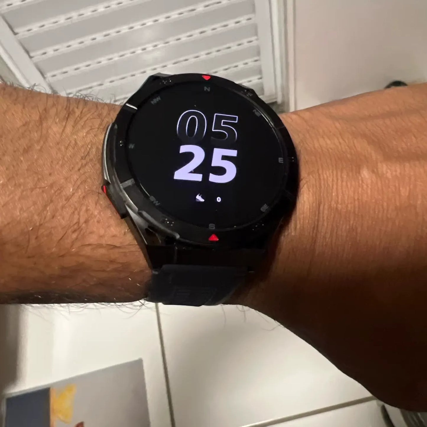 Smartklokke med GPS, AMOLED-skjerm og Bluetooth-samtaler – perfekt for sport og hverdag